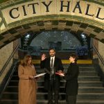 Pelantikan dan pengambilan sumpah jabatan Zohran Mamdani sebagai Wali Kota New York di stasiun bawah tanah yang sudah lama terbengkalai, Rabu (31/12/2025) waktu setempat jelang perayaan tahun baru 2026. (Foto: tangkapan layar)