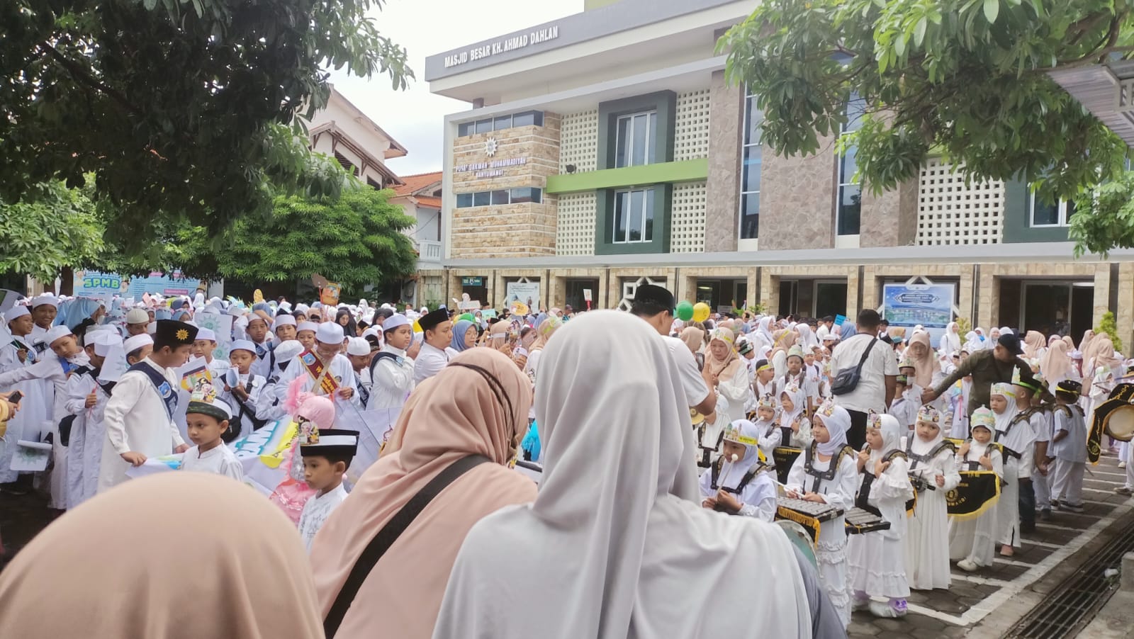 Sambut Ramadan, Ribuan Warga Muhammadiyah Kota Banyuwangi Pawai Tarhib