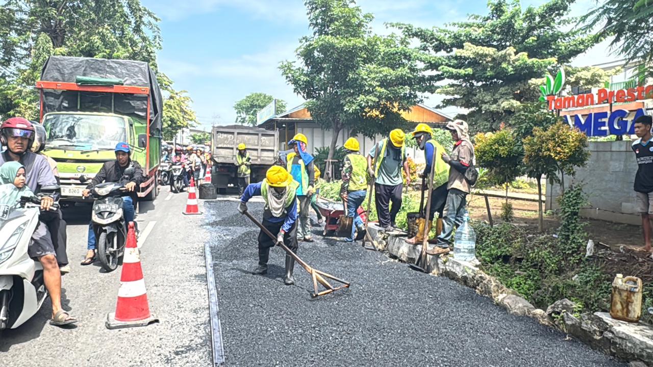 Kebut Perbaikan Jalan di 3 Kecamatan, Bupati Subandi Target Rampung Sebelum Lebaran