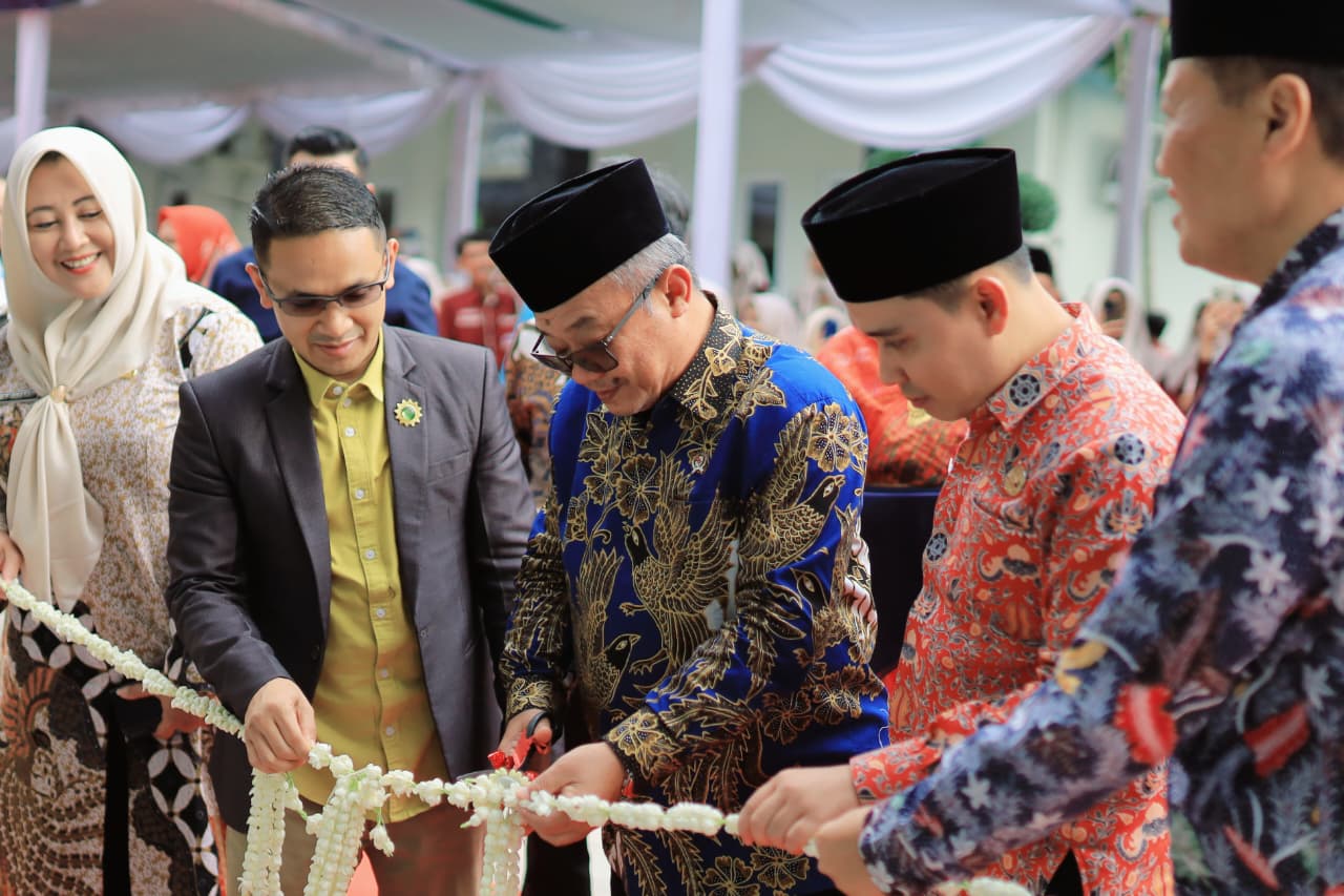 Mendikdasmen Abdul Mu’ti Resmikan Gedung Baru SMK Mutia Ngoro, Apresiasi Perkembangan Sekolah