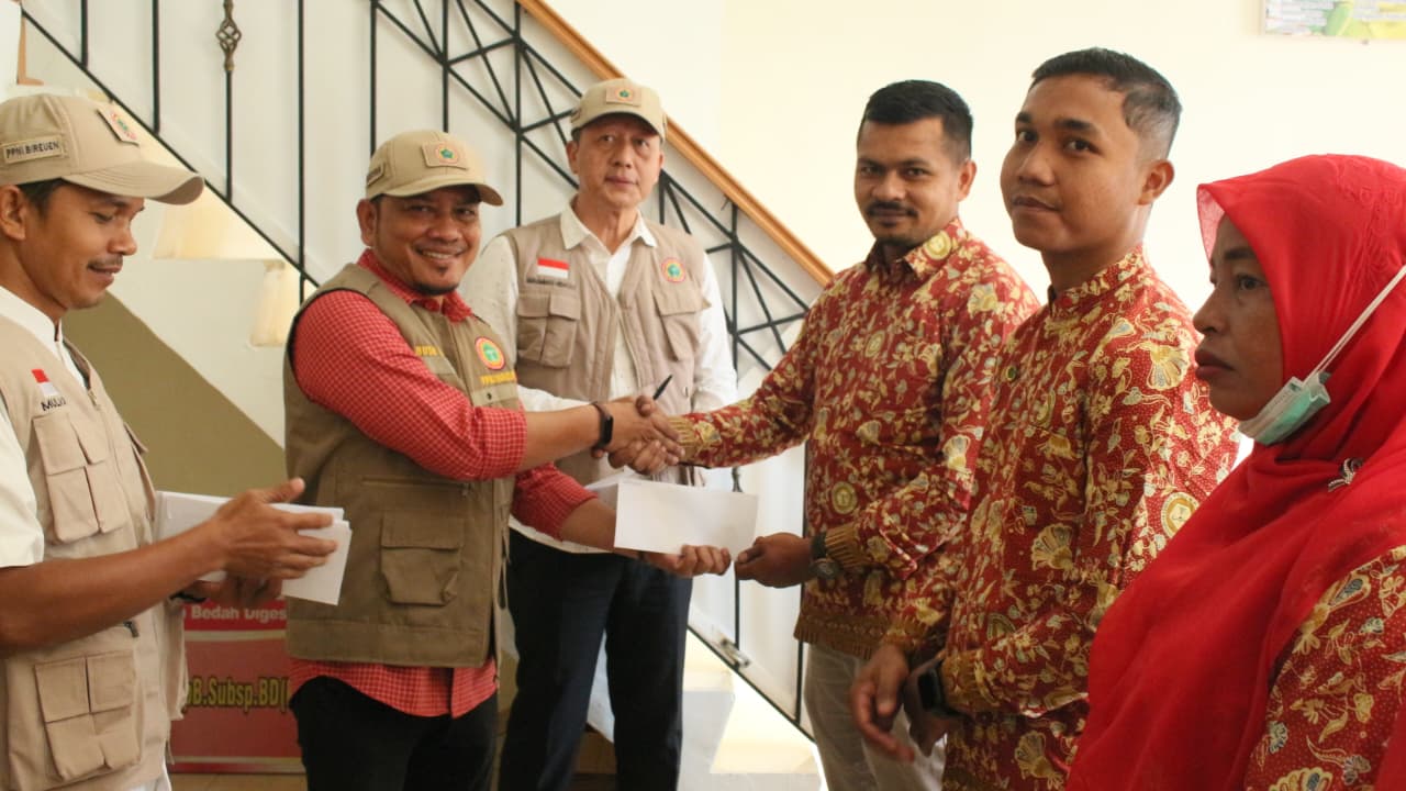 Solidaritas Profesi, PPNI Bireuen Salurkan Bantuan Tahap Ketiga untuk Perawat Penyintas Bencana