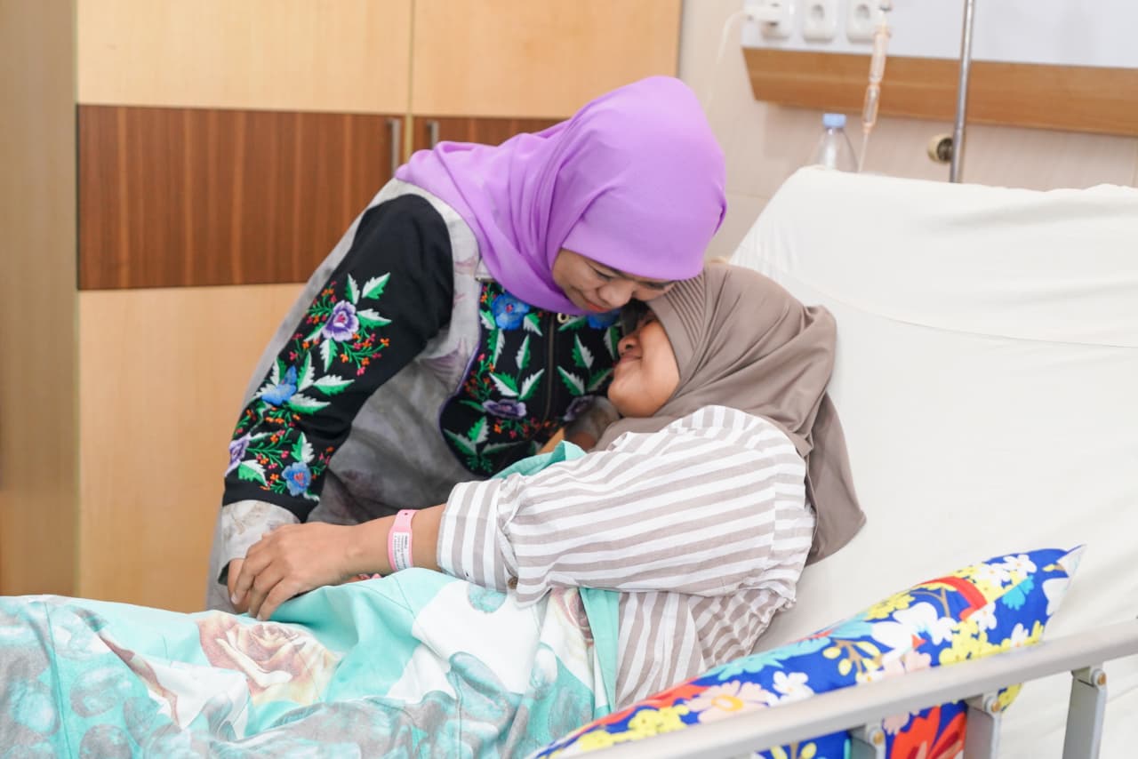 1,48 Juta PBI JK Jatim Dinonaktifkan, Khofifah Jamin Layanan Aman, Surabaya Siapkan UHC