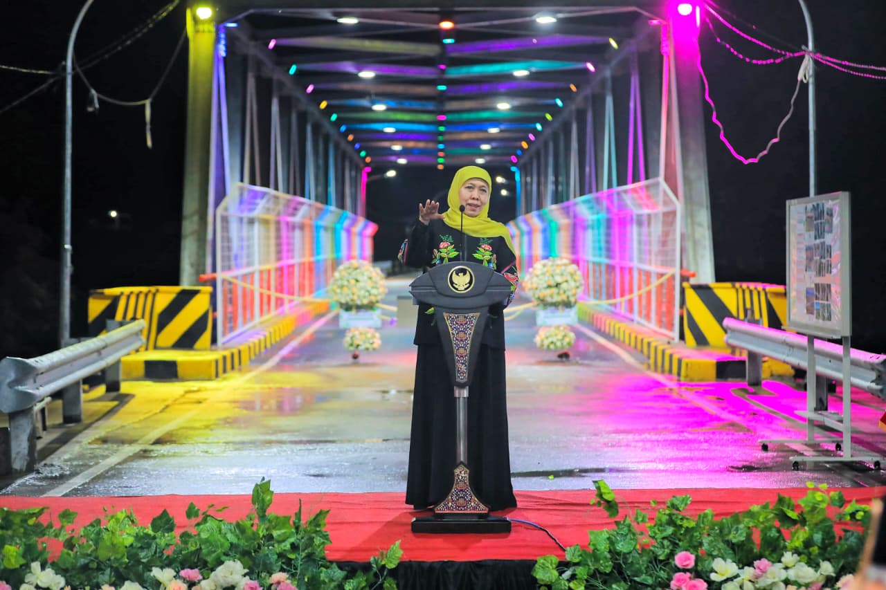 Khofifah Resmikan Jembatan Bubak, Akses Ekonomi Gondang Pulih