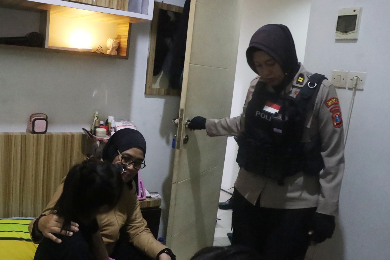 Patroli Malam Polwan Presisi Jenggala: Cegah Kejahatan terhadap Perempuan dan Anak