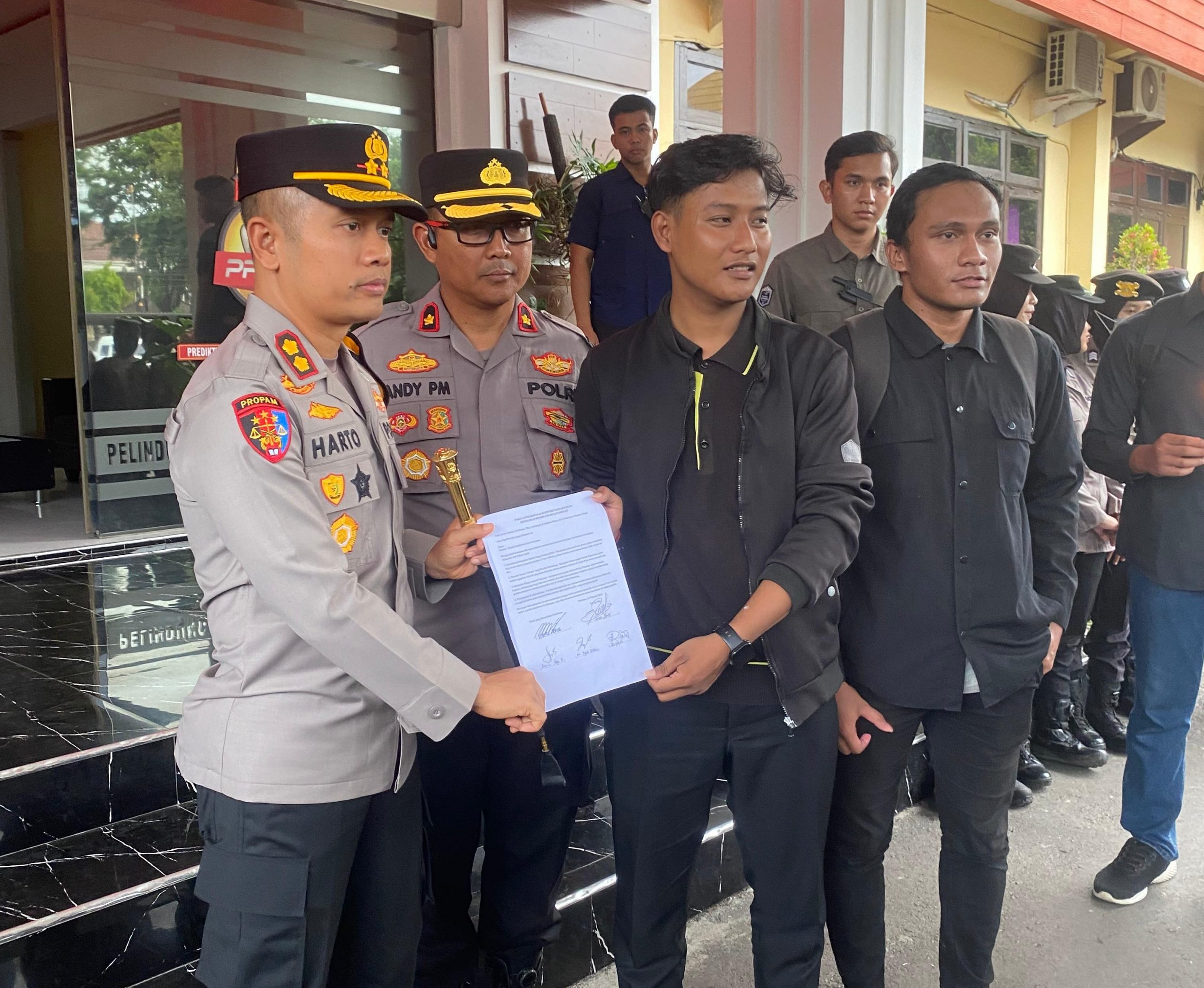 Buntut Kasus Tual, Mahasiswa Kepung Mapolres Pasuruan Tuntut Reformasi Polri