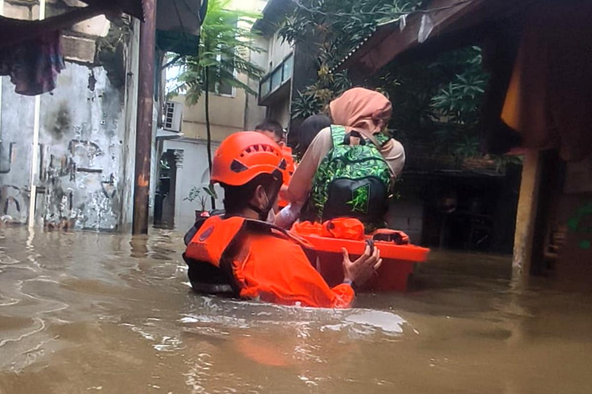 Banjir Jakarta: 148 RT dan 20 Jalan Tergenang, Satu Korban Tewas Tertimpa Pohon