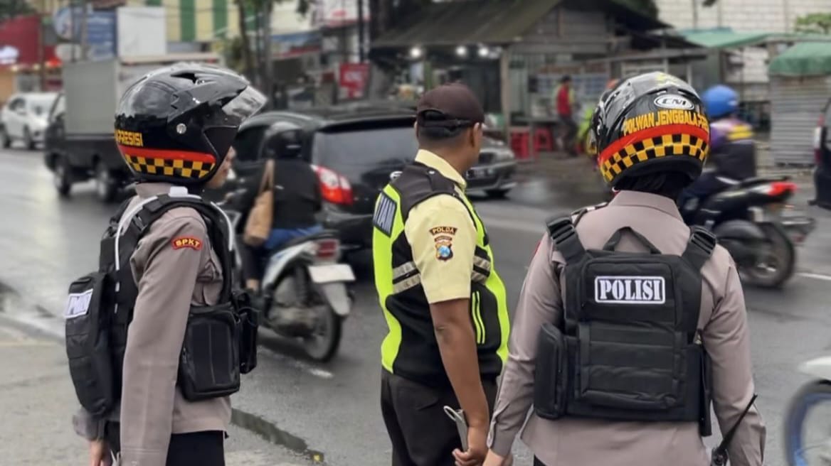 Jaga Kamtibmas Selama Ramadan, Polwan Jenggala Patroli Tempat Keramaian