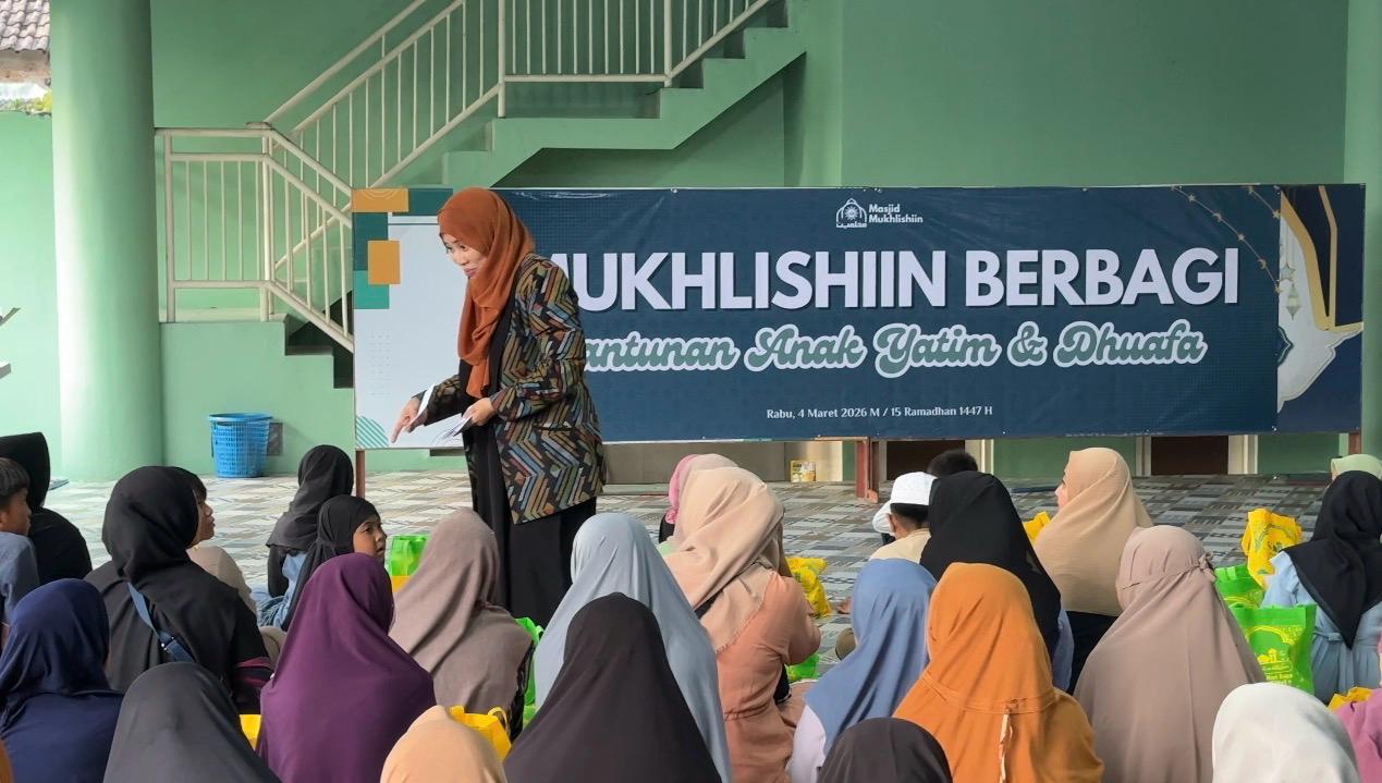 Mukhlisin Berbagi Jadi Awalan Positif Takmir Baru, Beri Santunan Puluhan Anak Yatim dan Janda Duafa
