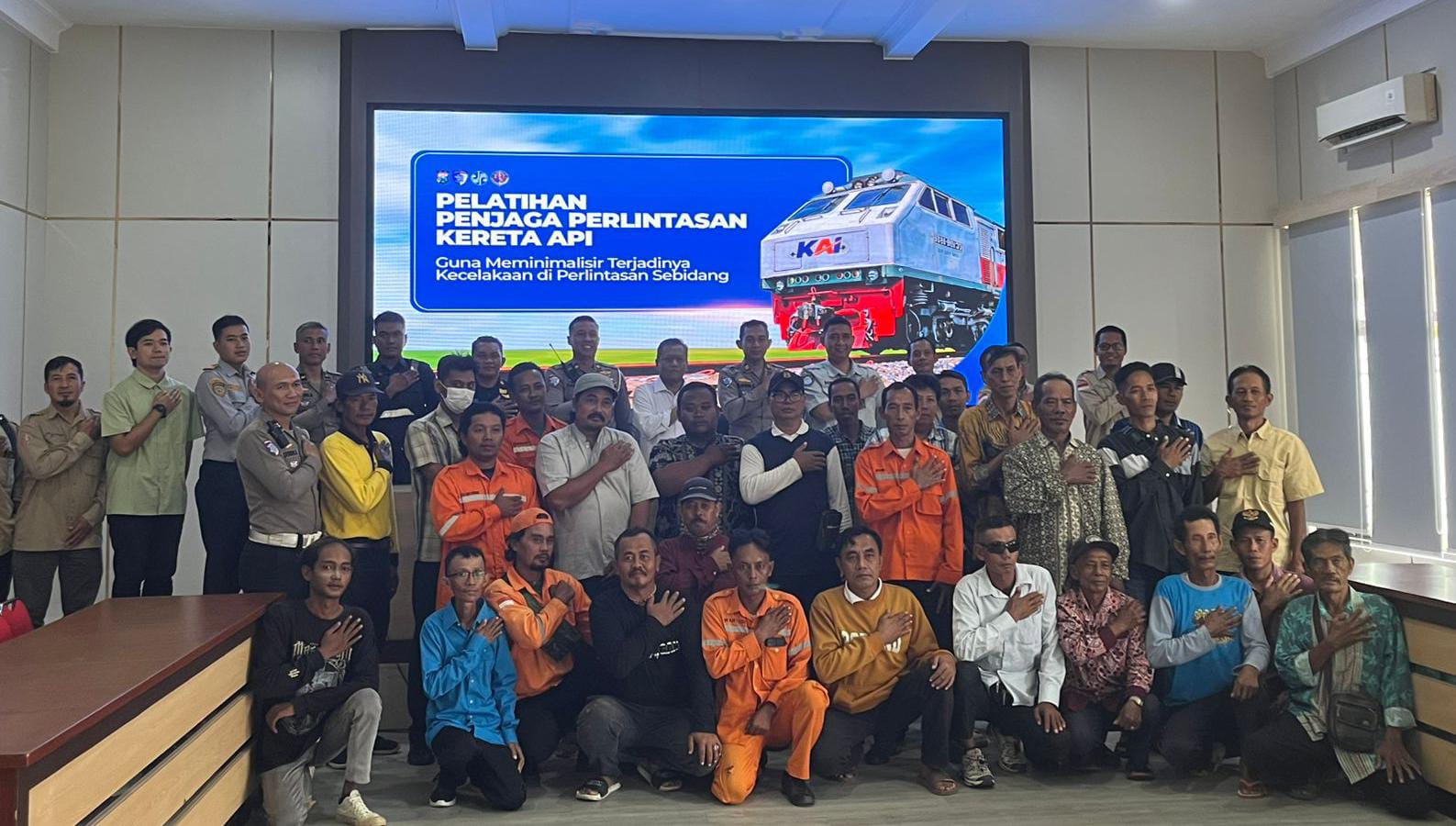 Sinergi Polres Lamongan dan RSML: Pelatihan Penjaga Perlintasan Kereta Api, Tekan Risiko Kecelakaan