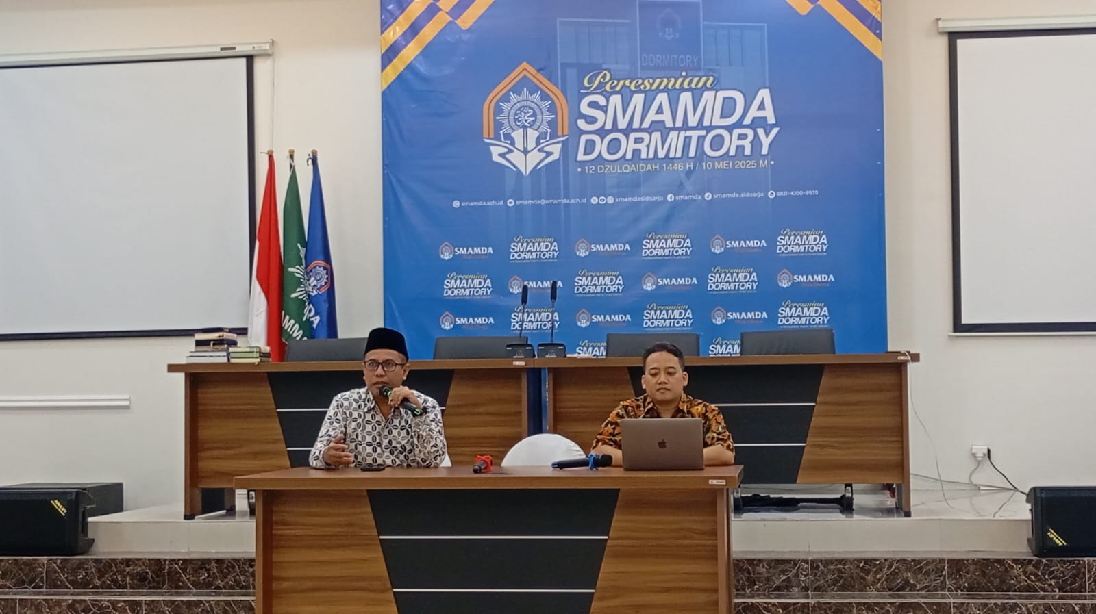 Kepala Smamda Sidoarjo, M Zainul Arifin SKom MM (kiri) saat buka bersama insan pers di Smamda Dormitory pada Senin (16/3/2026). (Foto: Ubay NA/ IST)