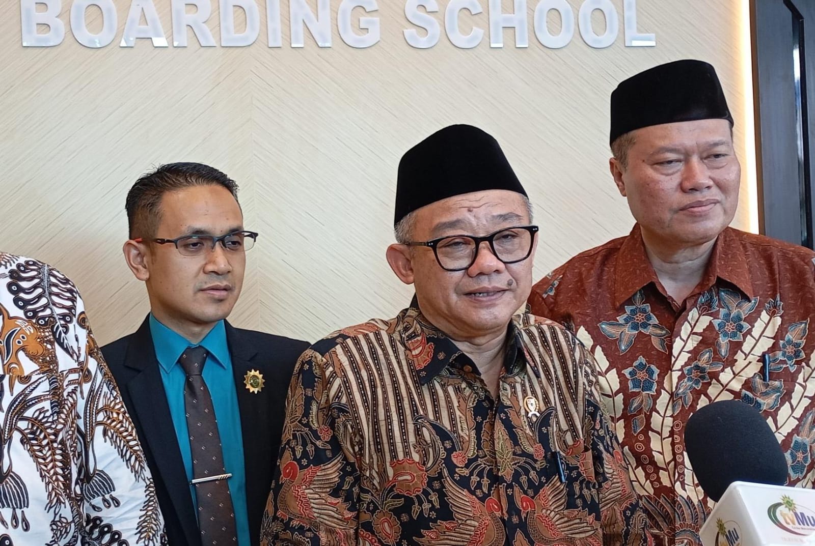 Mendikdasmen Abdul Mu’ti Pastikan Sekolah Tetap Berjalan Normal, Tidak Ada Pembelajaran Daring