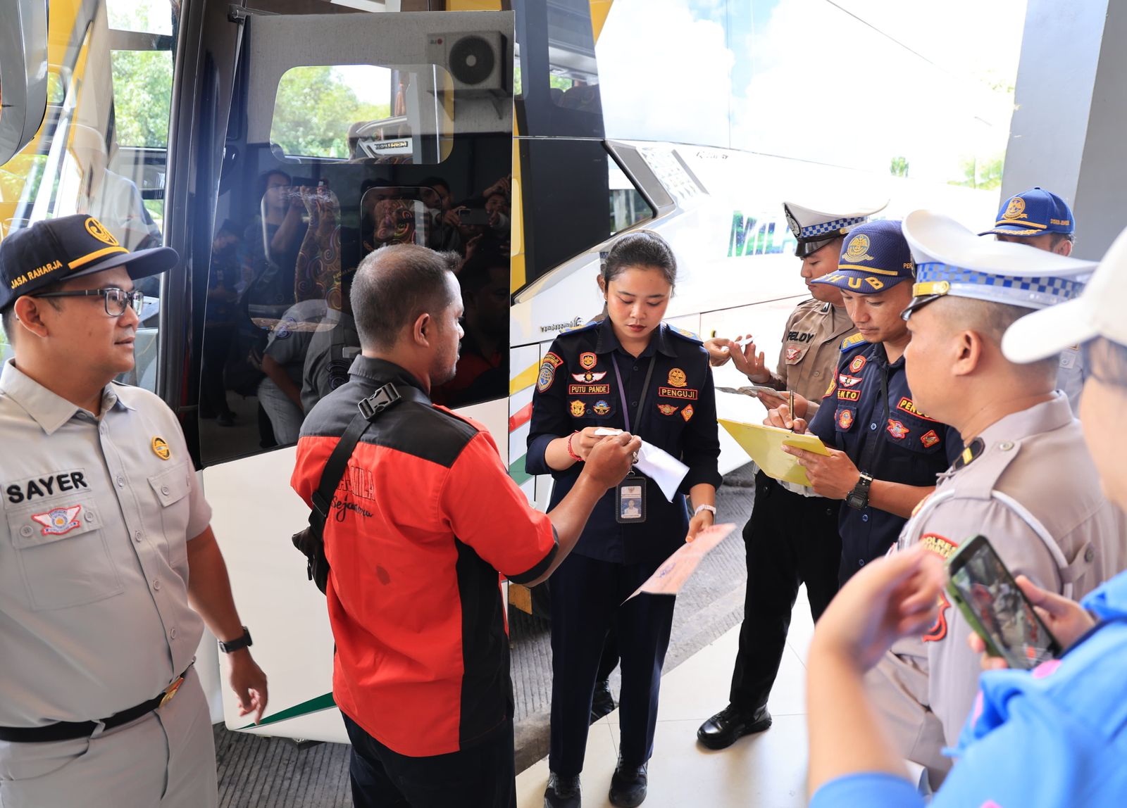 Pastikan Standar Keselamatan, Dishub Jember Intensifkan Ramp Check Angkutan Lebaran