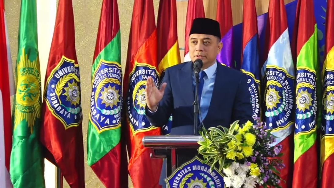 Wali Kota Surabaya Eri Cahyadi, saat menyampaikan sambutan dalam Pengukuhan Guru Besar di Universitas Muhammadiyah Surabaya Umsura), Kamis (30/4/2026). (Foto: Ubay NA/ IST)