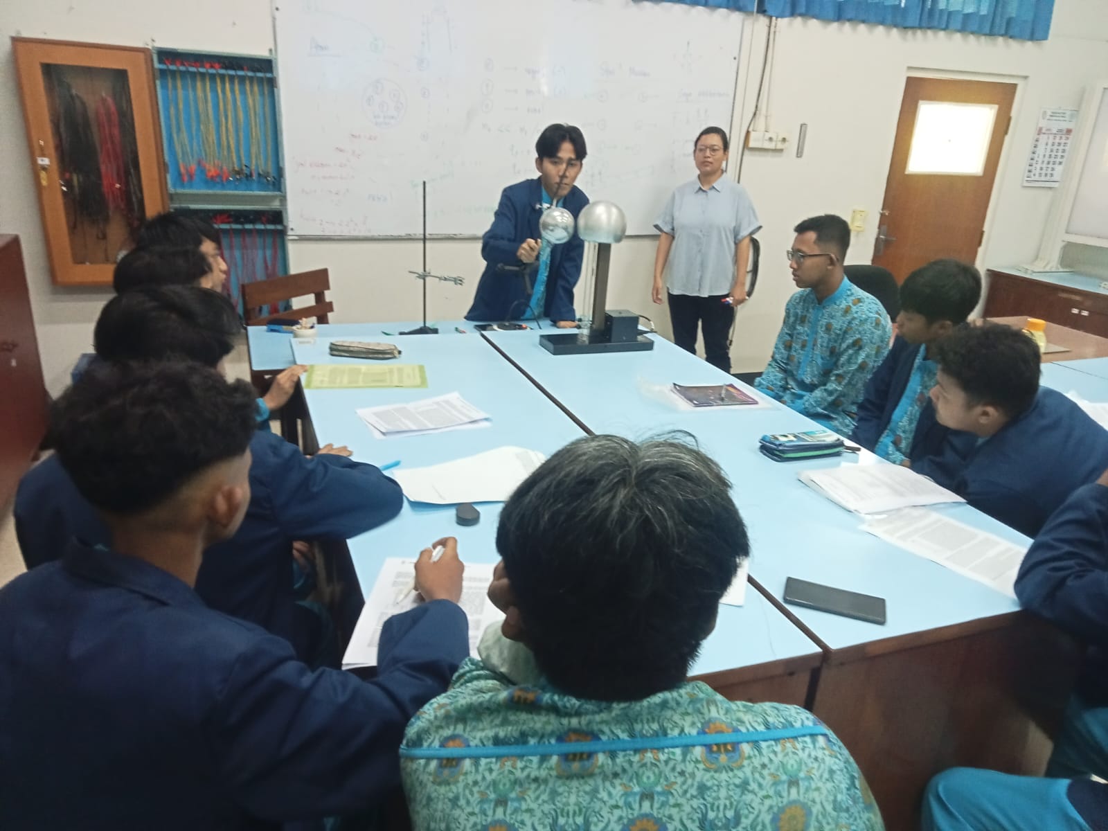 21 Siswa SMAM X Surabaya Praktikum Fisika di UWM, Pengalaman Tak Terlupakan