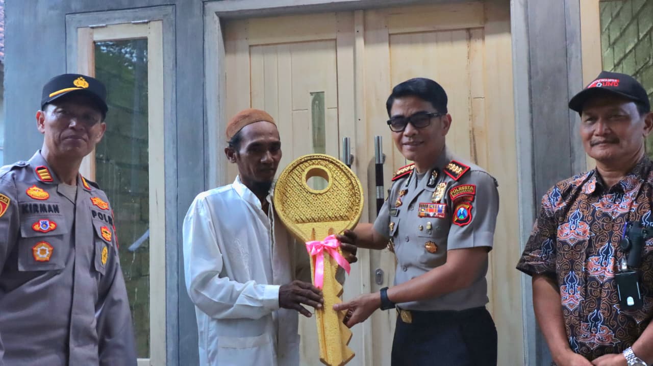 Polresta Banyuwangi Perbaiki Rumah Roboh Akibat Angin Kencang, Kapolresta: Bagian dari Sabuk Kamtibmas