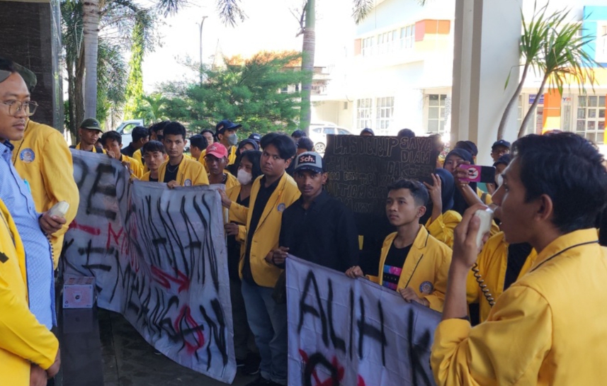 demo mahasiswa ITICM Sidoarjo