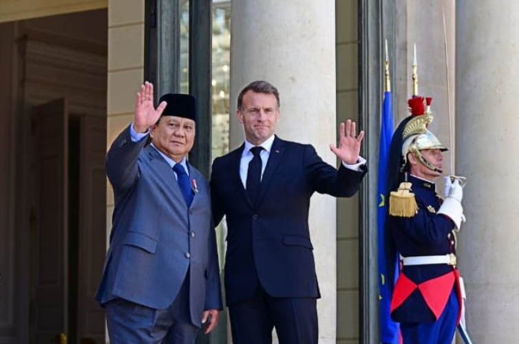 Prabowo Temui Macron di Paris, Bahas Dunia Memanas