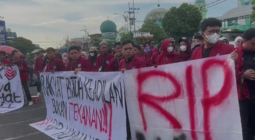 BEM PTMAI Zona V Jatim–Bali Geruduk Gedung DPRD Jatim, Bawa 25 Poin Tuntutan