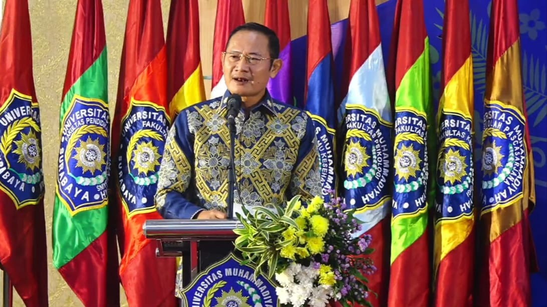Bupati Lamongan Yuhronur Efendi, saat menyampaikan sambutan dalam Pengukuhan Guru Besar di Universitas Muhammadiyah Surabaya Umsura), Kamis (30/4/2026). (Foto: Ubay NA/ IST)