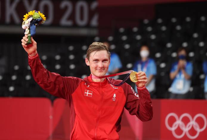 Viktor Axelsen Gantung Raket, Wariskan 2 Emas Olimpiade untuk Denmark