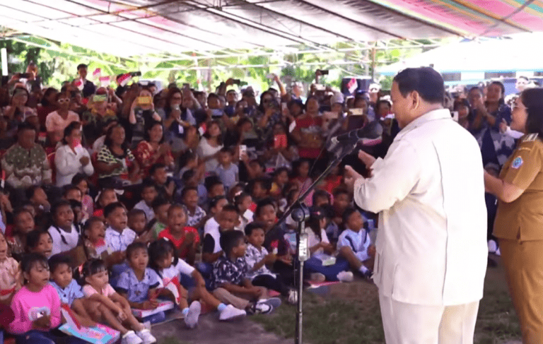 Presiden Prabowo Subianto mengunjungi Pulau Miangas, Kabupaten Kepulauan Talaud, Sulawesi Utara, Sabtu (9/5/2026). (Foto: Youtube Setpres)