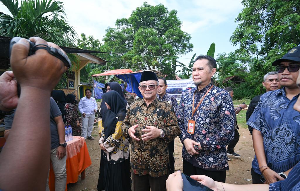 Kunjungan ke Bangkalan, Mendikdasmen Pastikan SDN Kajuanak 4 yang Roboh Segera Direvitalisasi