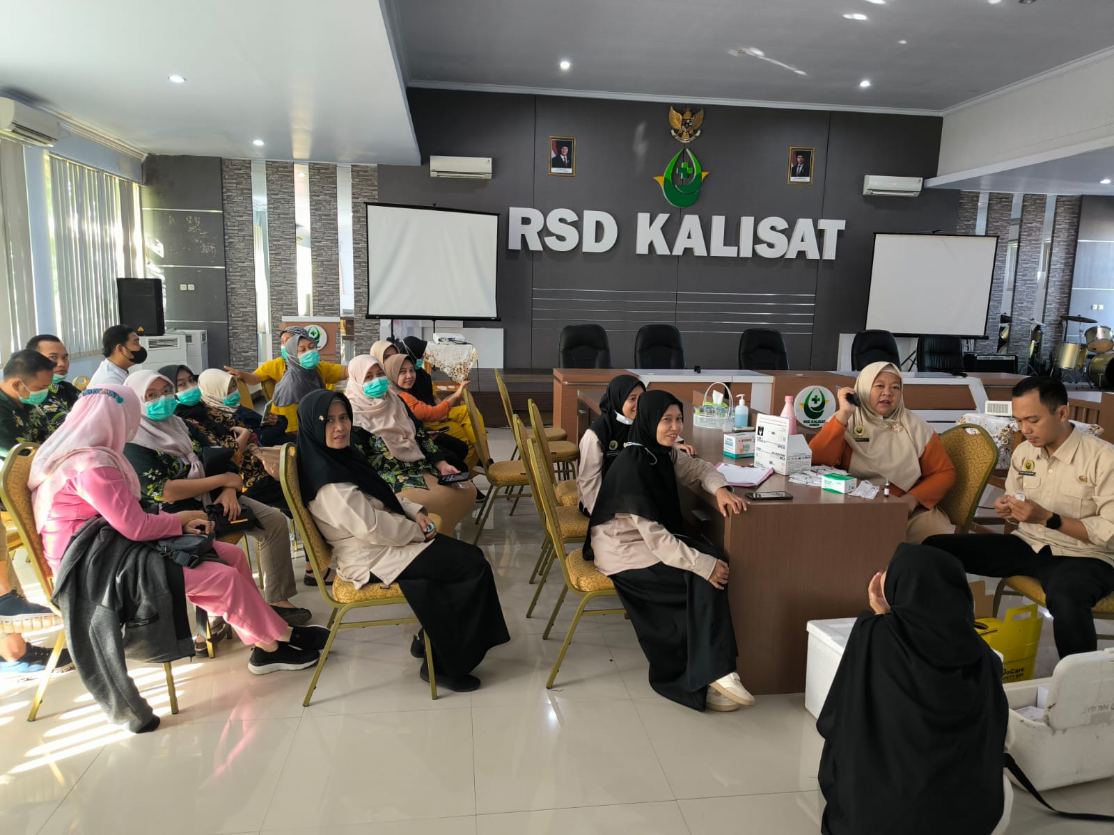Antisipasi Campak, 230 Tenaga Kesehatan RSD Kalisat Jember Ikuti Imunisasi MR