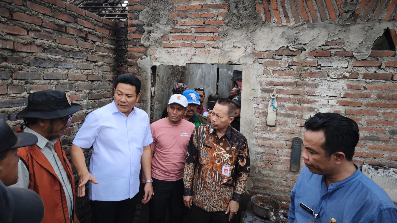 Bupati Subandi Tinjau Rumah Korban Kebakaran di Tulangan, Pastikan Segera Diperbaiki