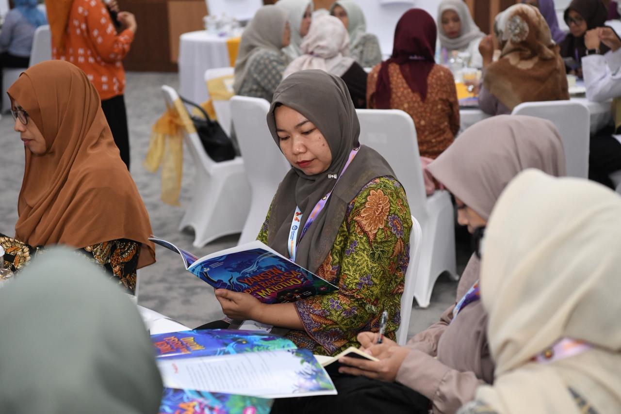 Tren Membaca Nyaring Kembali Hits di Kalangan Orang Tua, Ampuh Kurangi Ketergantungan Gadget Anak