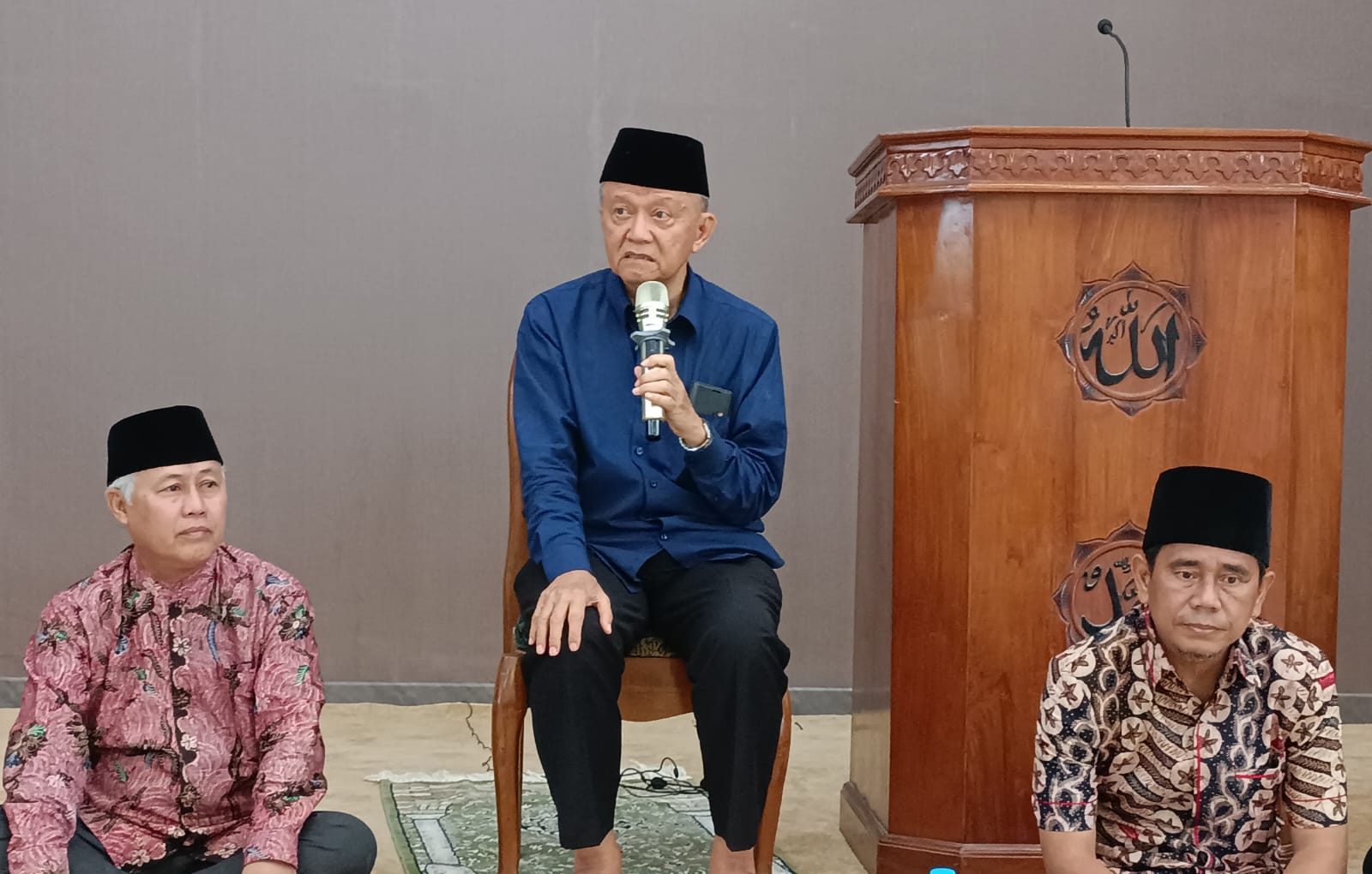 Usai Diresmikan Mendikdasmen, Masjid Al-Huda Burneh Kini Disambangi Buya Anwar Abbas dan IKA UNAIR