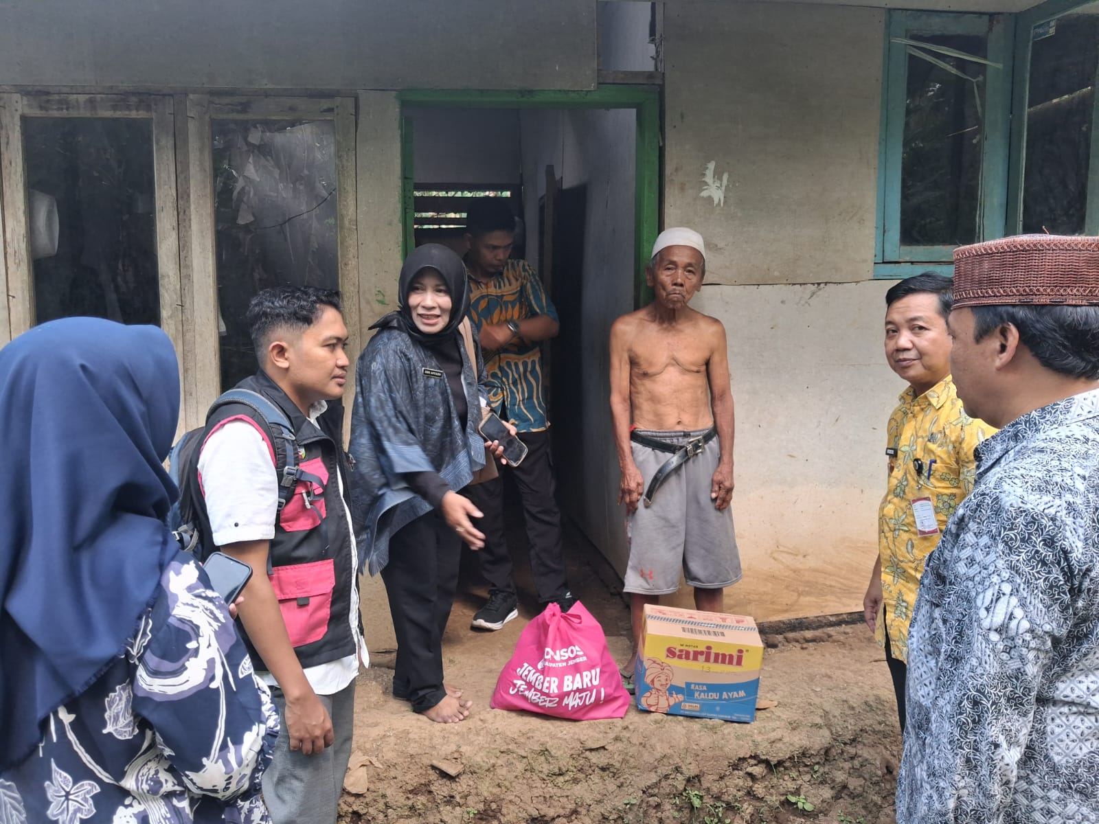 Pemkab Jember Salurkan Bantuan Sembako untuk Lansia Hidup Terbatas di Sukorambi