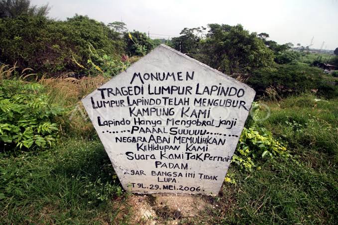 Monumen tragedi lumpur lapindo. (Foto: Dok. Pribadi)