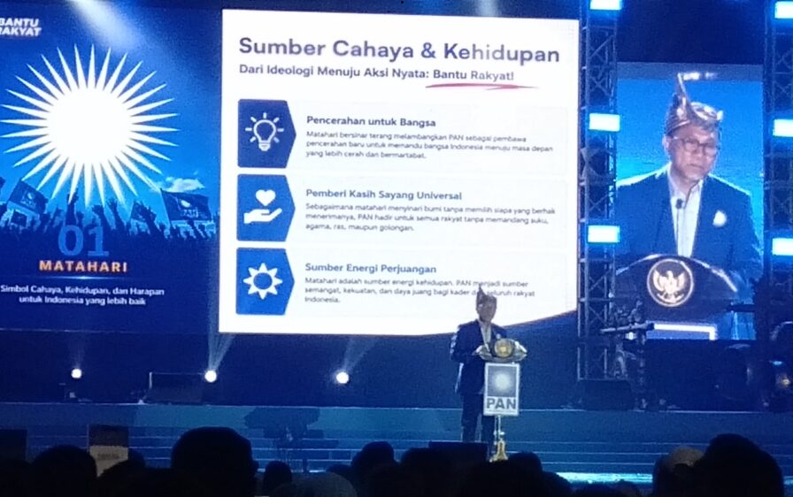 Zulhas Bakar Semangat Kader PAN Jatim, Target 3 Besar Pemilu 2029