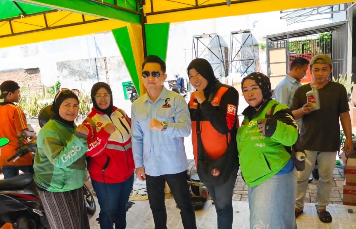 Erick Komala dan GibranKu Jatim Gelar Ganti Oli Gratis untuk 181 Ojol di Surabaya
