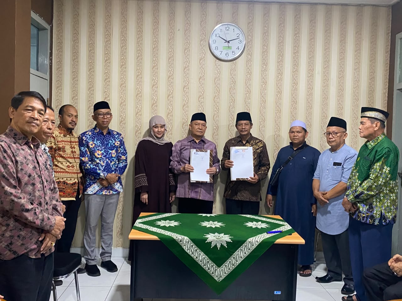 PWM Lampung Terima Wakaf Tanah dan Bangunan Ponpes Alu Salim Seluas 9.900 Meter Persegi