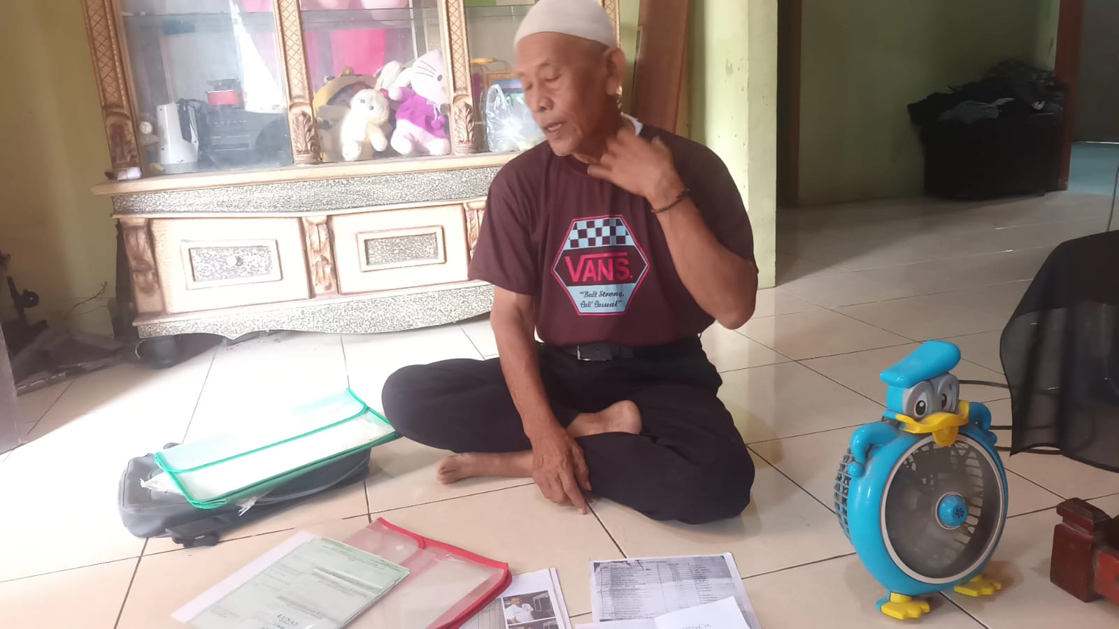 Delapan Tahun Berjuang, Kakek Manap Klaim Lahan Warisannya Dipasang Patok Perusahaan Semen