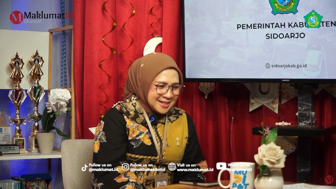 Asisten Pemerintahan dan Kesejahteraan Rakyat Pemkab Sidoarjo, Ainun Amalia SSos, saat menjadi narasumber dalam program Maklumat Podcast di kanal YouTube MaklumatID. (Foto: tangkapan layar)