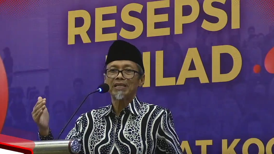 Wakil Ketua PWM Jawa Timur, Dr M Sulthon Amin MM, saat menyampaikan sambutan dalam Rakor LHKP PWM Jatim sekaligus Resepsi Milad ke-3 Maklumat.id di Hotel Santika Premiere Gubeng, Surabaya, Ahad (14/6/2026). (Foto: Ubay NA/ IST)