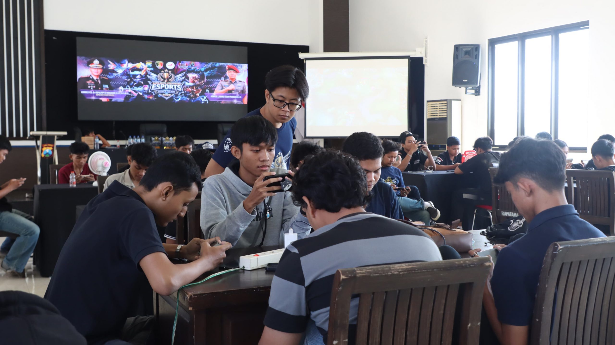 Ratusan Gamer Ramaikan E-Sport Tournament Kapolri Cup 2026 di Banyuwangi