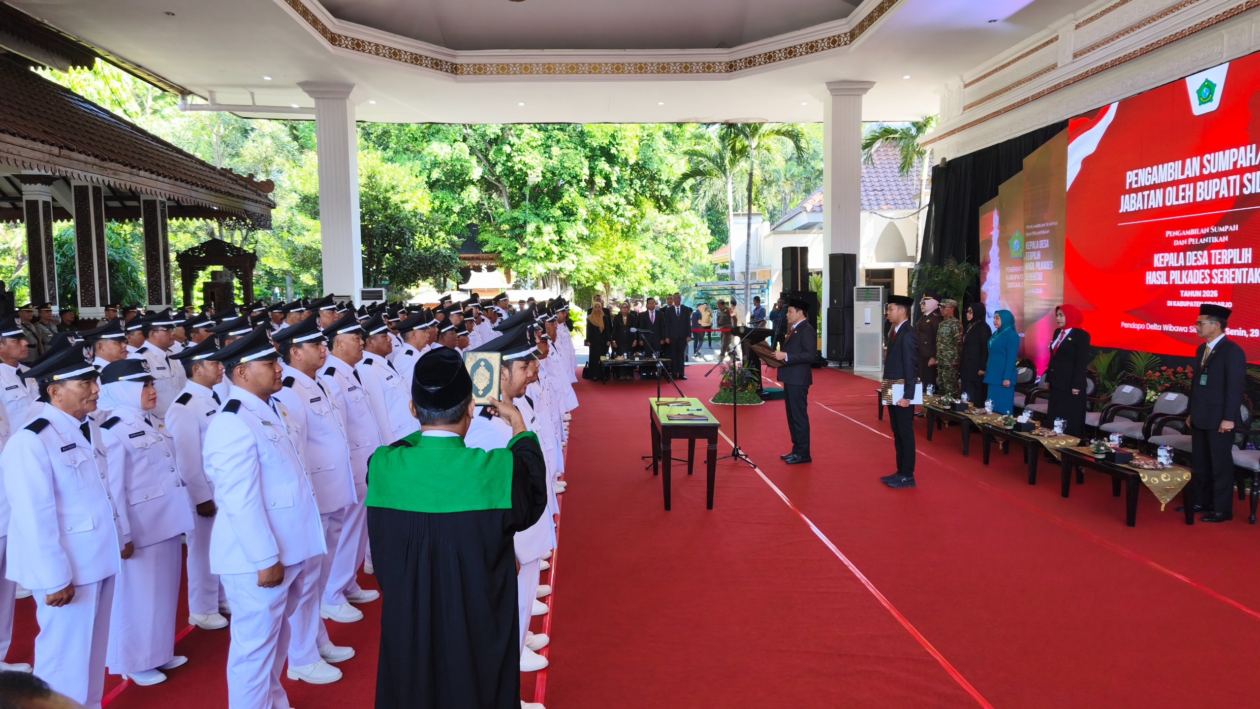 Prosesi pelantikan dan pengambilan sumpah jabatan 80 Kepala Desa terpilih dalam Pilkades Serentak 2026 di Kabupaten Sidoarjo. (Foto: Humas)