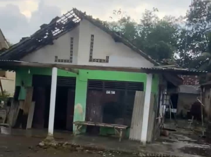 Diterjang Angin Puting Beliung, 10 Rumah Warga Purwoharjo Banyuwangi Rusak