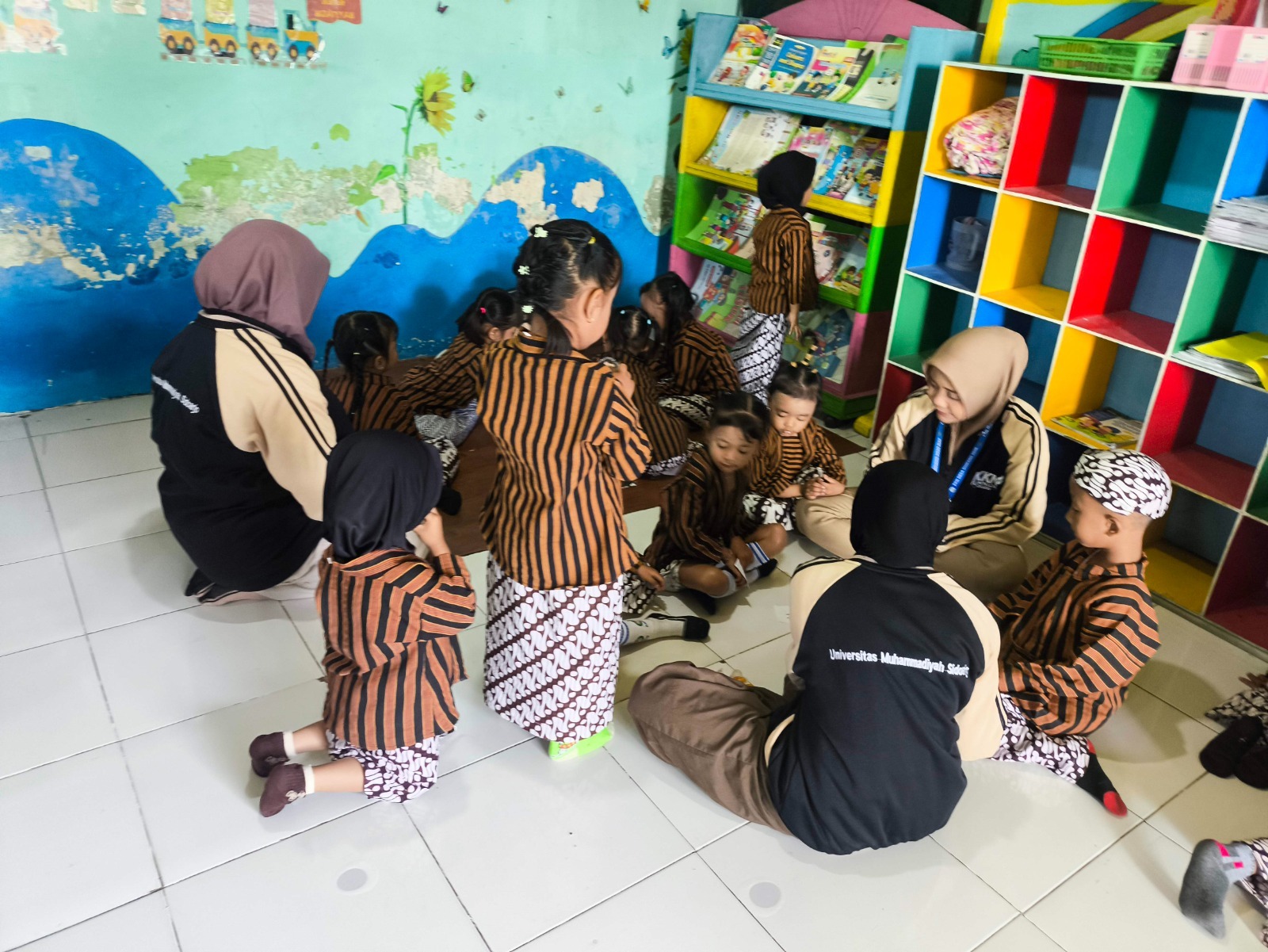 Mahasiswa KKN Umsida Nyalakan Minat Baca Lewat Pojok Baca dan Kelas Literasi