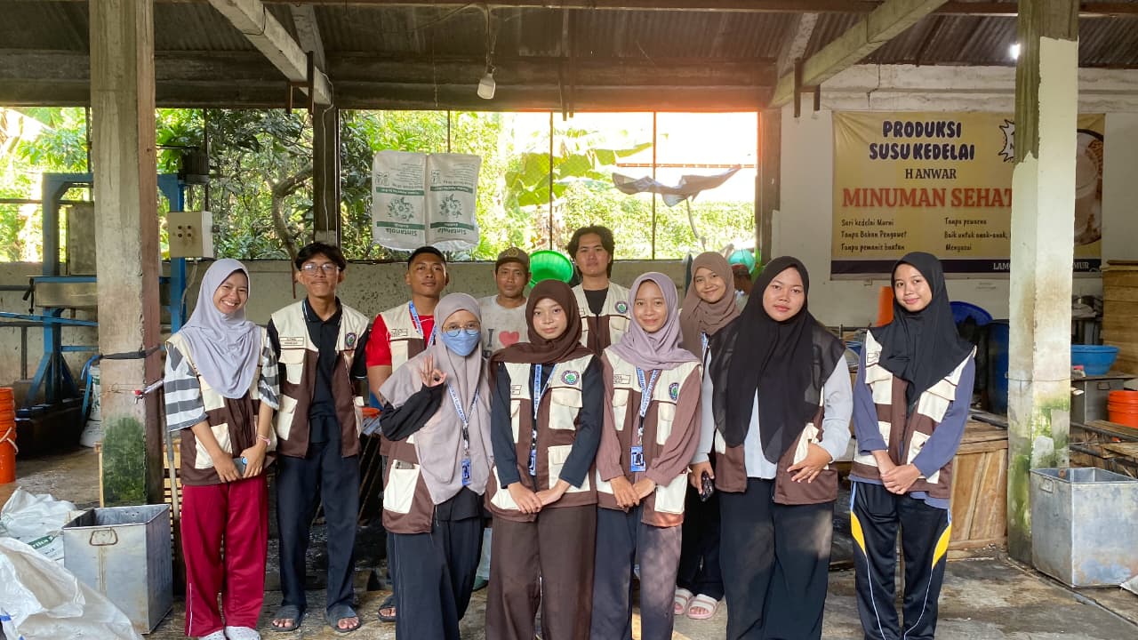 Intip Proses Pembuatan Tahu di Desa Laren Lamongan, Mahasiswa KKN 89 UINSA Dapat Pengalaman Langsung