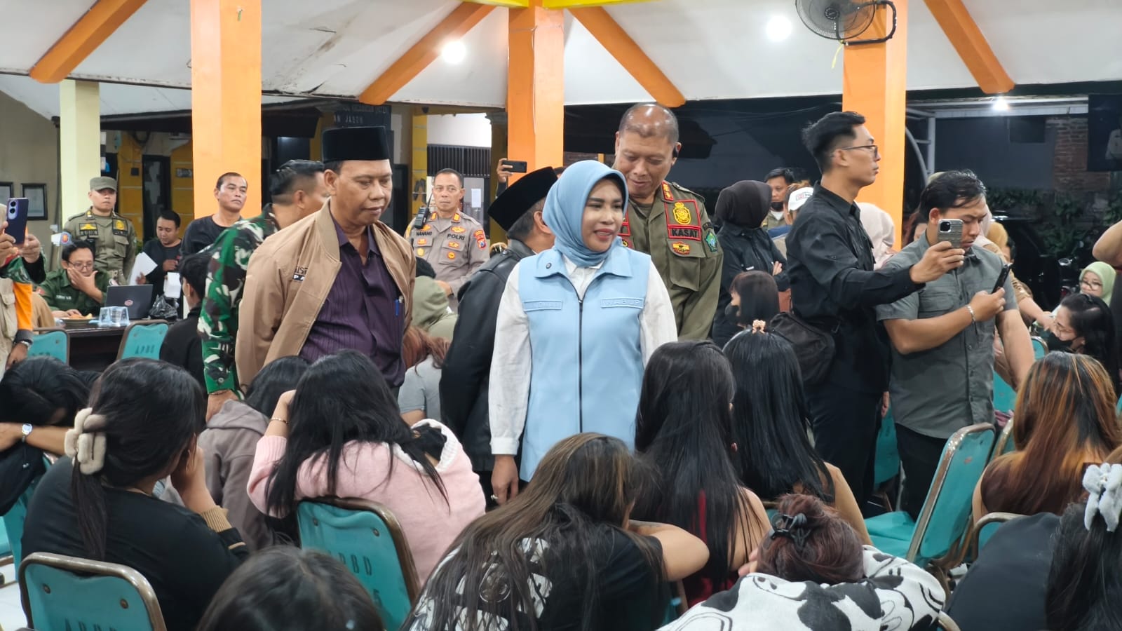 Cegah HIV/AIDS, Wabup Sidoarjo Sidak PKL dan Tempat Karaoke di Jabon, Puluhan LC Didata dan Jalani Pemeriksaan Kesehatan