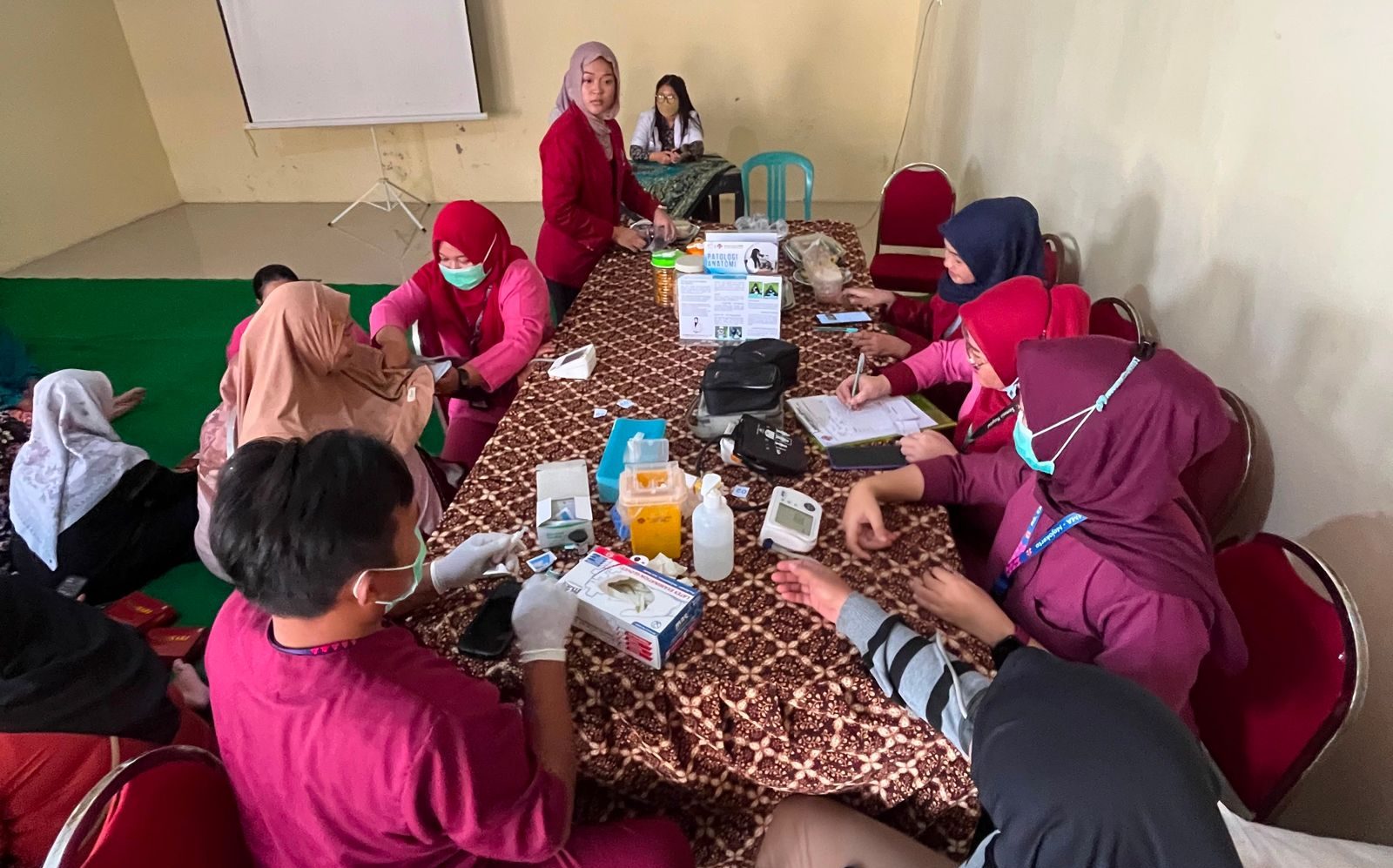 KKN Umsida Hadirkan Program SEHATI, Sediakan Pemeriksaan Gratis dan Edukasi JKN