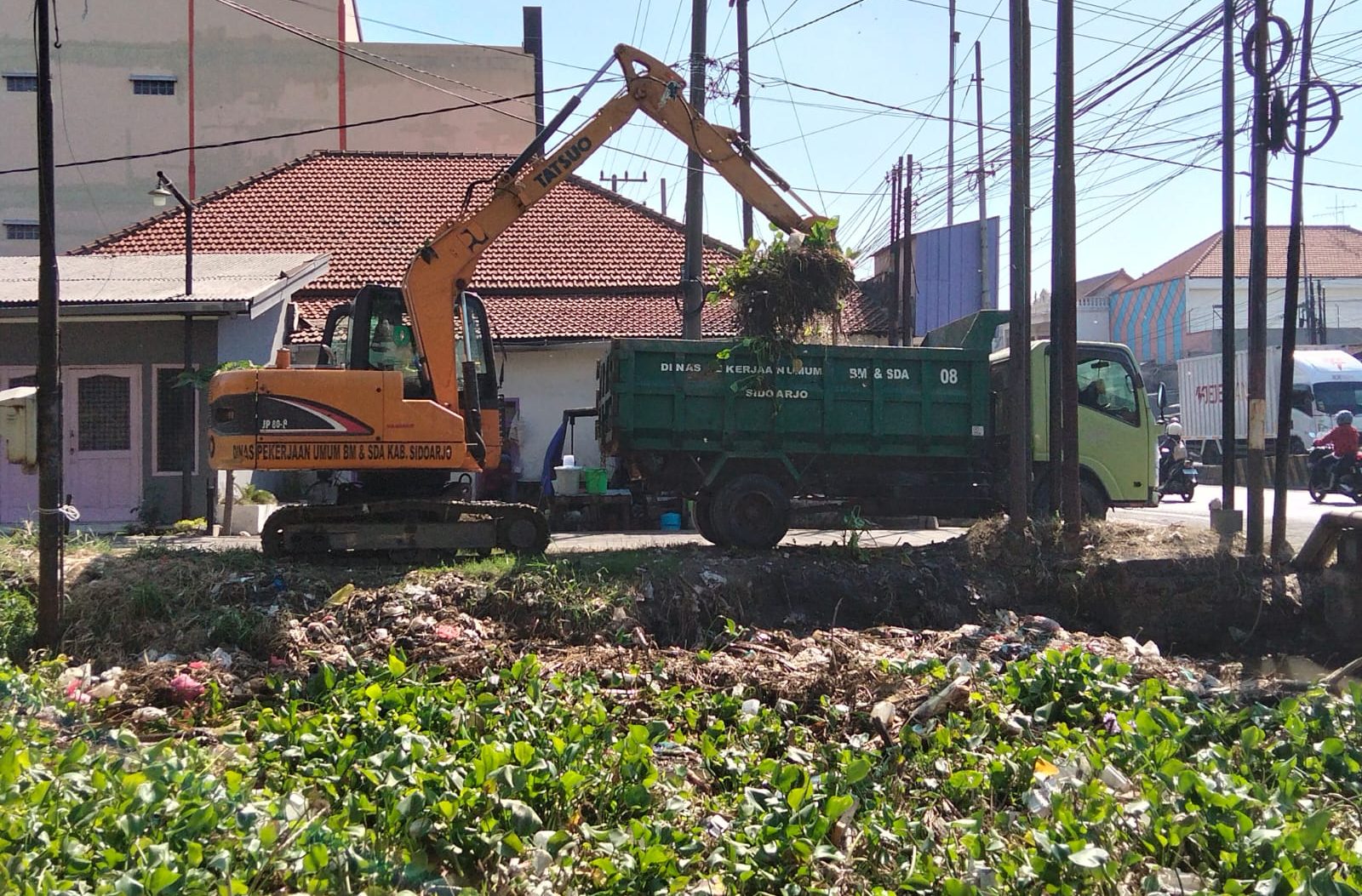 Pemkab Sidoarjo Kebut Normalisasi Sungai Meski Kemarau, Terjunkan Alat Berat Keruk Sedimen