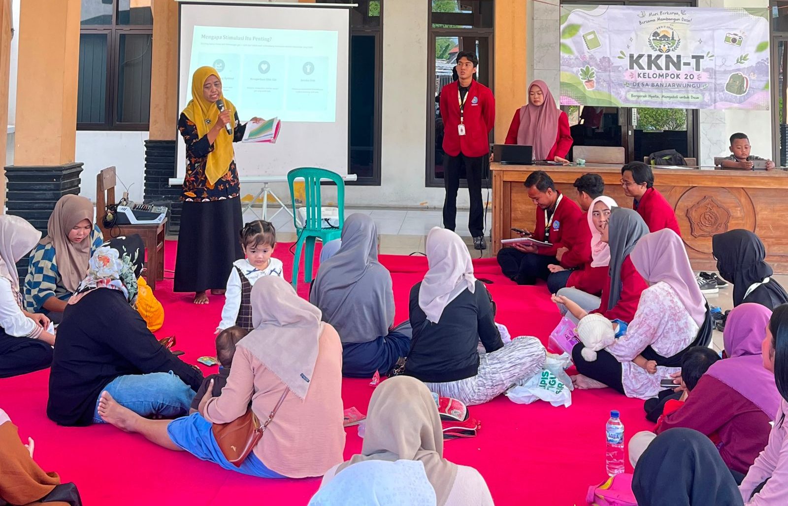 Mahasiswa KKN Umsida Edukasi Stimulasi Tumbuh Kembang Balita untuk Cegah Stunting di Banjarwungu