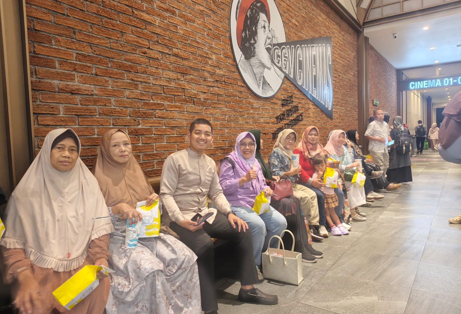 Warga Binaan Rumah Sakinah Muhammadiyah Ikuti Nobar Film “Takkan Kubiarkan Kau Menangis”