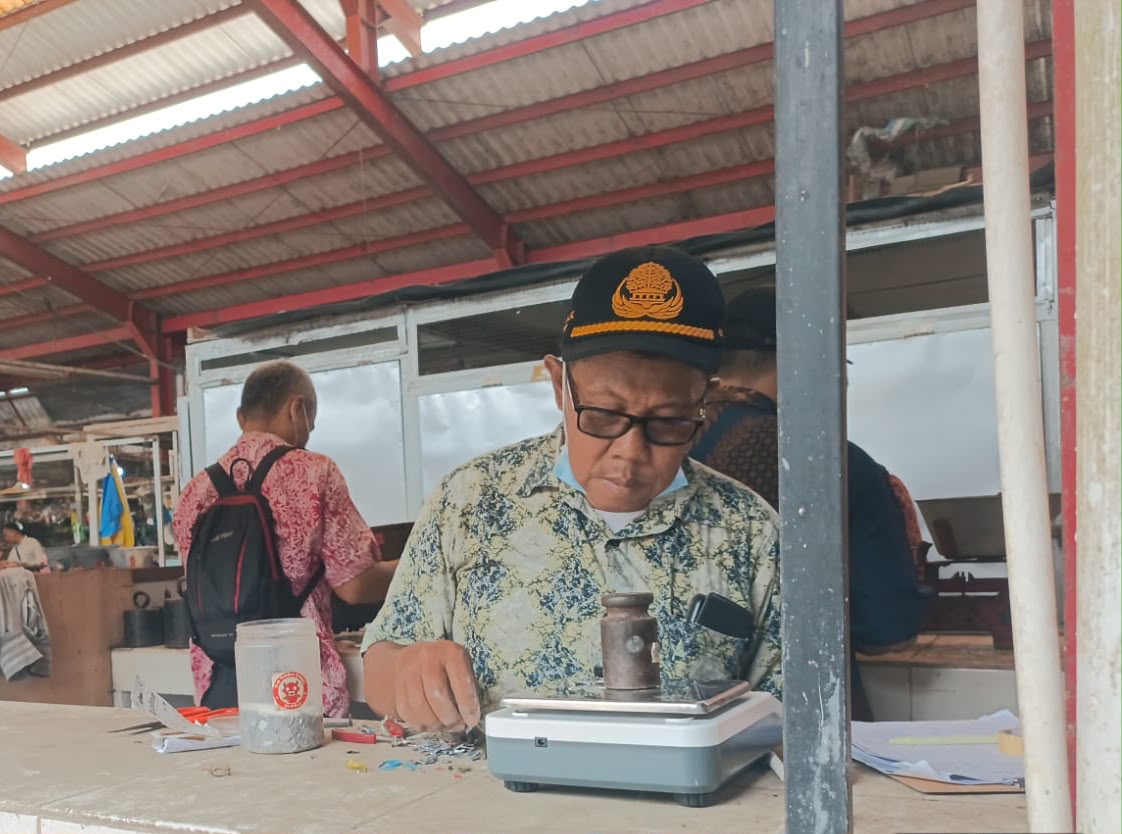 Tera Ulang Timbangan di Pasar Tradisional, Diskop UKM Jember Pastikan Transaksi Adil