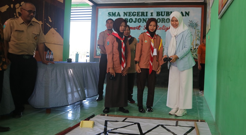 Wakil Ketua DPRD Jatim Sri Wahyuni Jajal Robot Juara Nasional Karya Siswi SMAN 1 Bubulan Bojonegoro